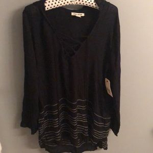 Women’s Billabong tunic style top. Linen material.